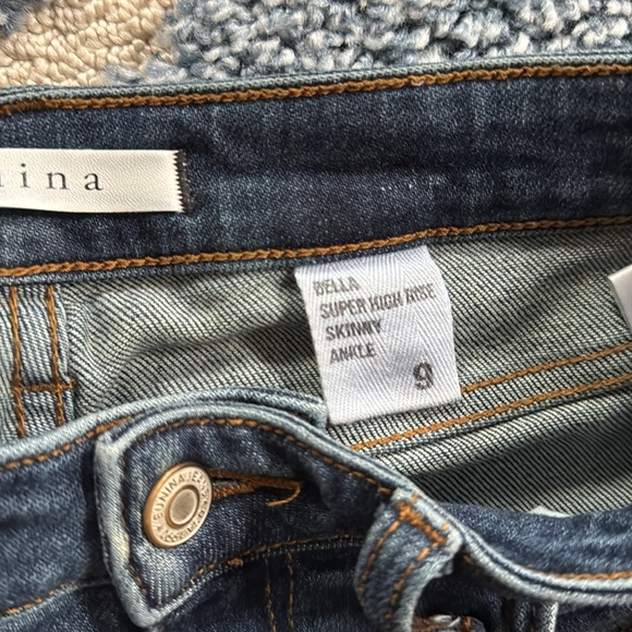 Gently used women’s EUNINA distressed crop jeans - Picture 4 of 5